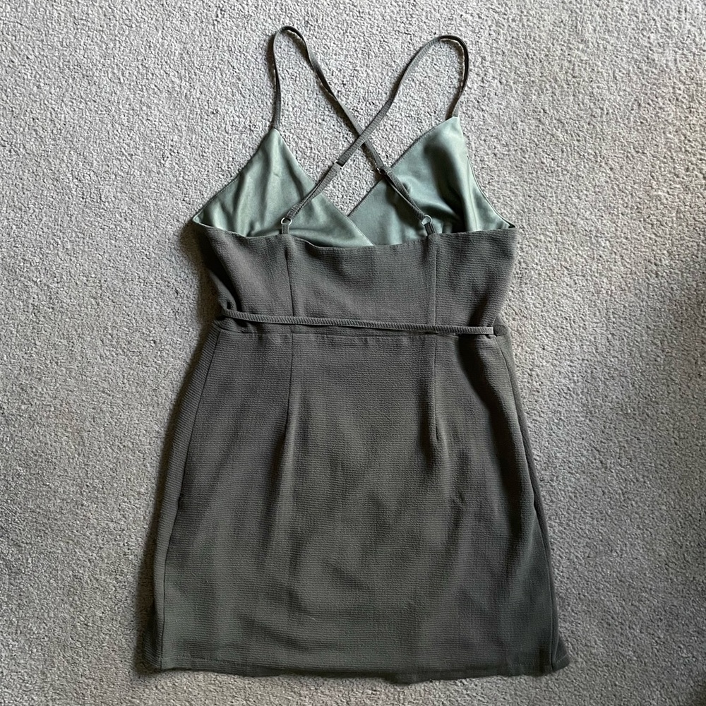 TOBI HANNAH DEEP V-NECK WRAP SHIFT DRESS in SAGE GREEN - Picture 4 of 6